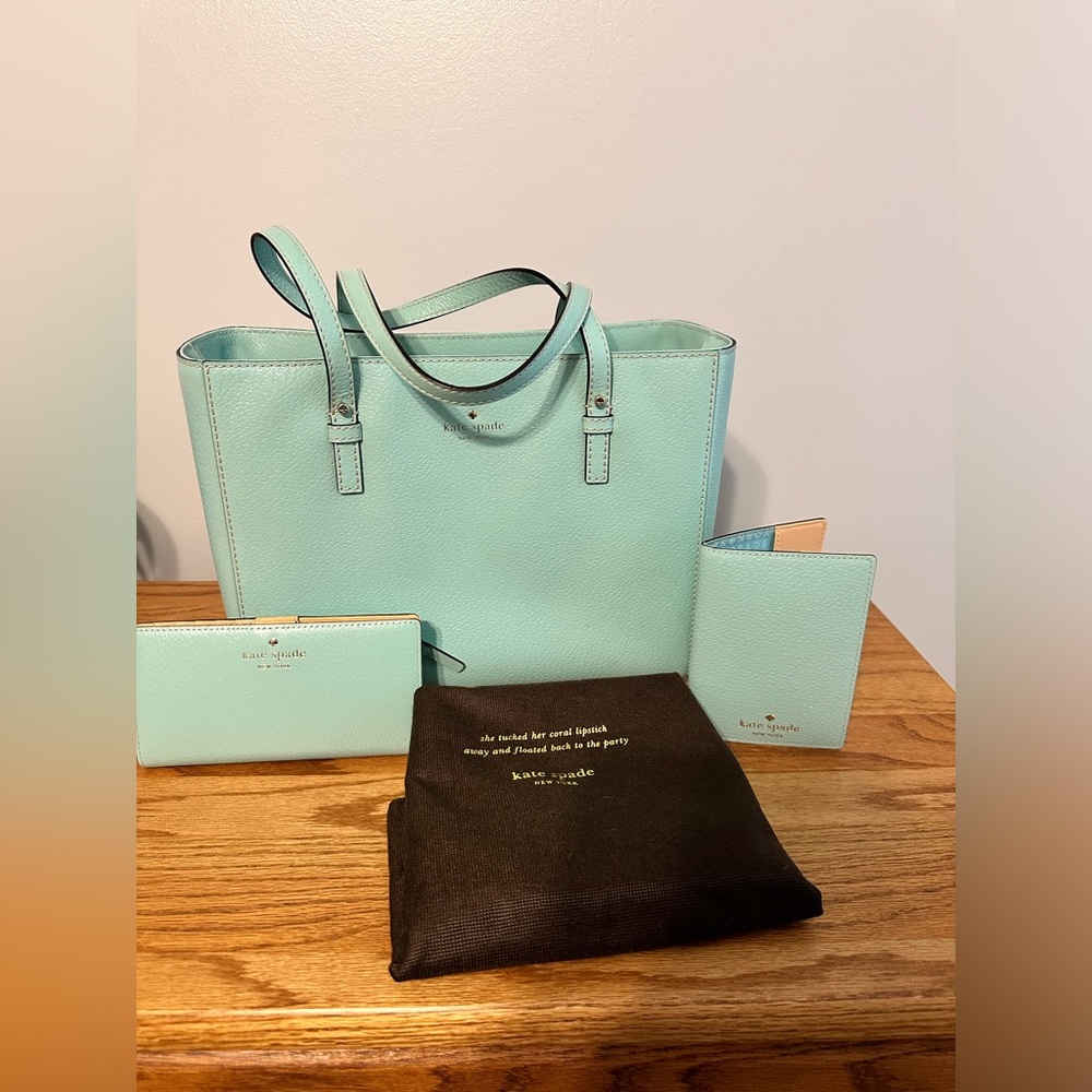 Kate Spade purse with matching wallet and passport cover